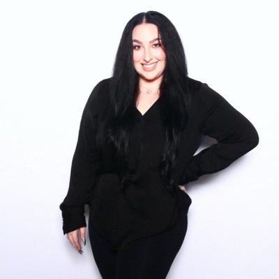 Portrait of creator aribbeautea