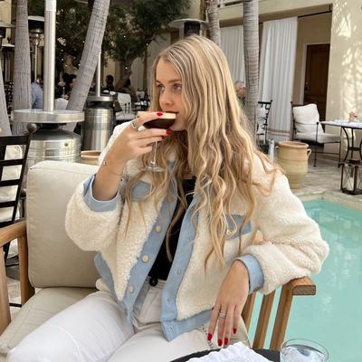 Portrait of creator alina.socials