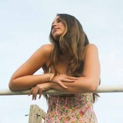 Portrait of creator carly.brookeee