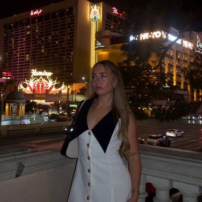 Portrait of creator lexxraynee