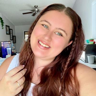 Portrait of creator thebookishbrooke