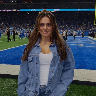 Portrait of creator isabellesewell