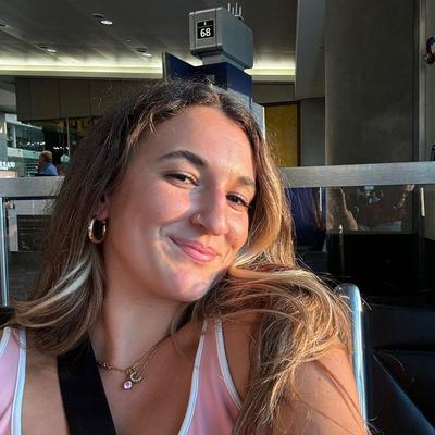 Portrait of creator priyabellaz