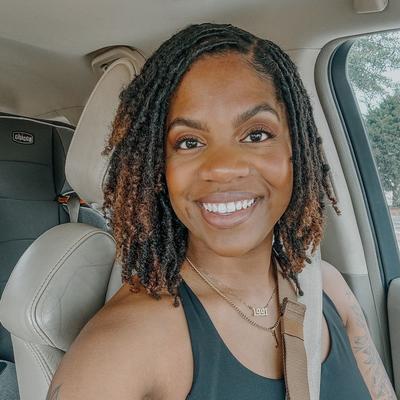 Portrait of creator jannetteerin