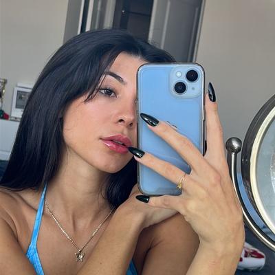 Portrait of creator lorenalexisbeauty