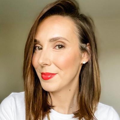 Portrait of creator jennadarca