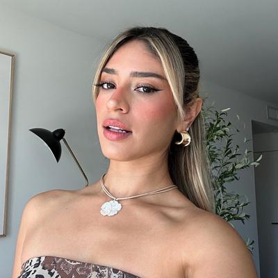 Portrait of creator shelly.camar