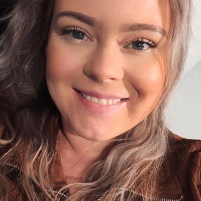 Portrait of creator laceyjaer