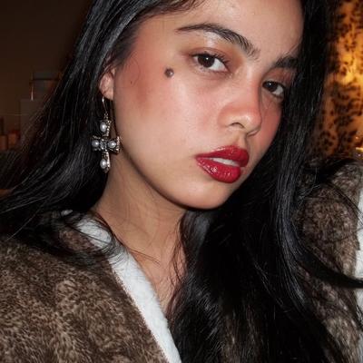 Portrait of creator yowlinnieb