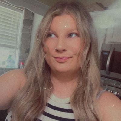 Portrait of creator reannadawn_