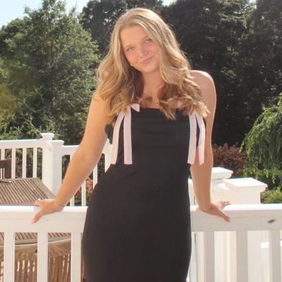 Portrait of creator alexaunboxes