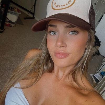 Portrait of creator brielleharvey_