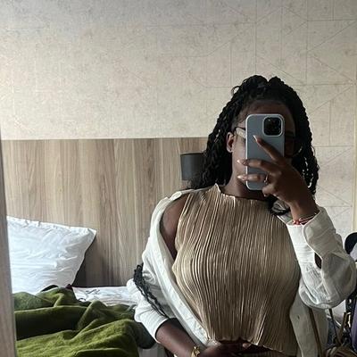 Portrait of creator amoreezzy