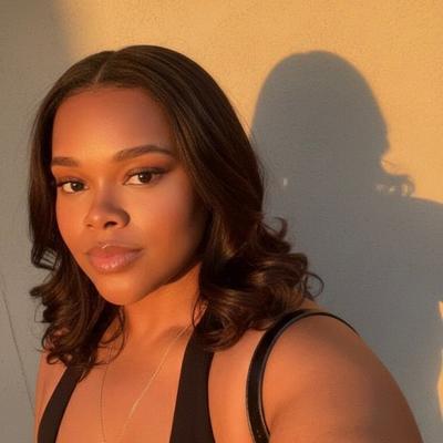 Portrait of creator janaykristine